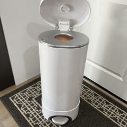 Munchkin Diaper Pail