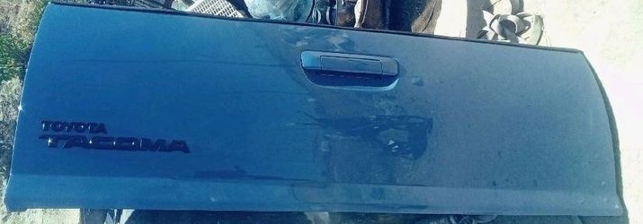 Toyota Tacoma 2nd generation tailgate