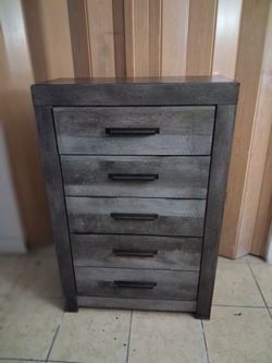 DRESSER