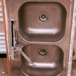 Kitchen Sink With Faucet 