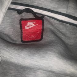 Grey nike tech size M