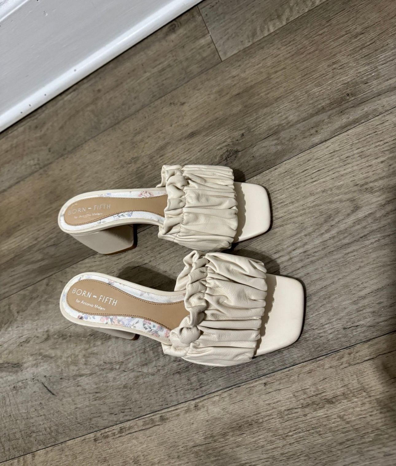 Born on Fifth Ivory Leather Sandals Size 6 M