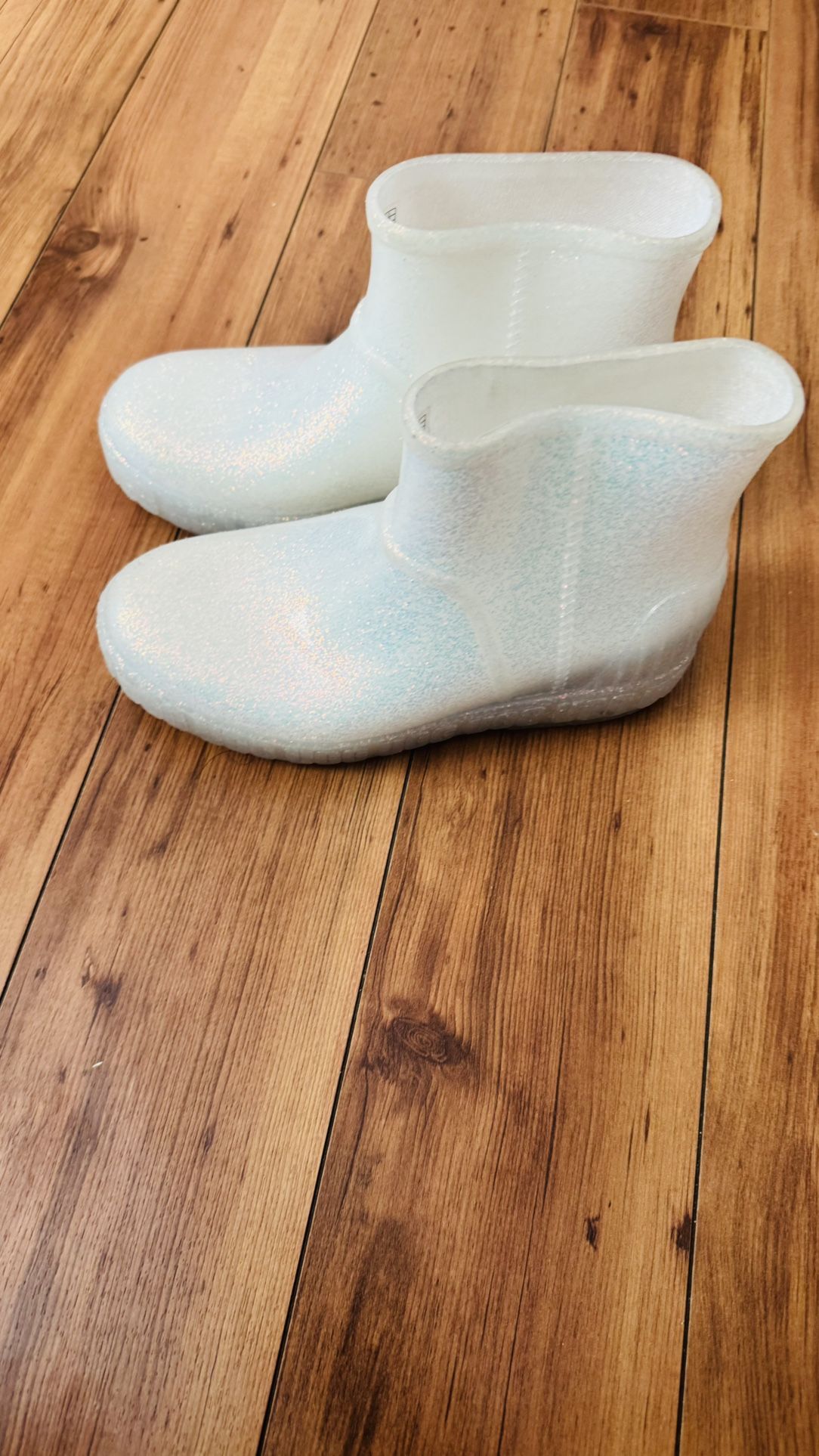 Ugg Raining Boots For Girl Size 3