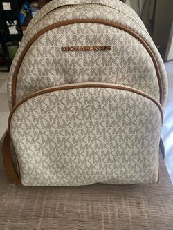 Michael Kors Gorgeous back pack purse  great condition like New super cute 45
