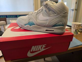 Nike Air Tech Challenge II Sneakers