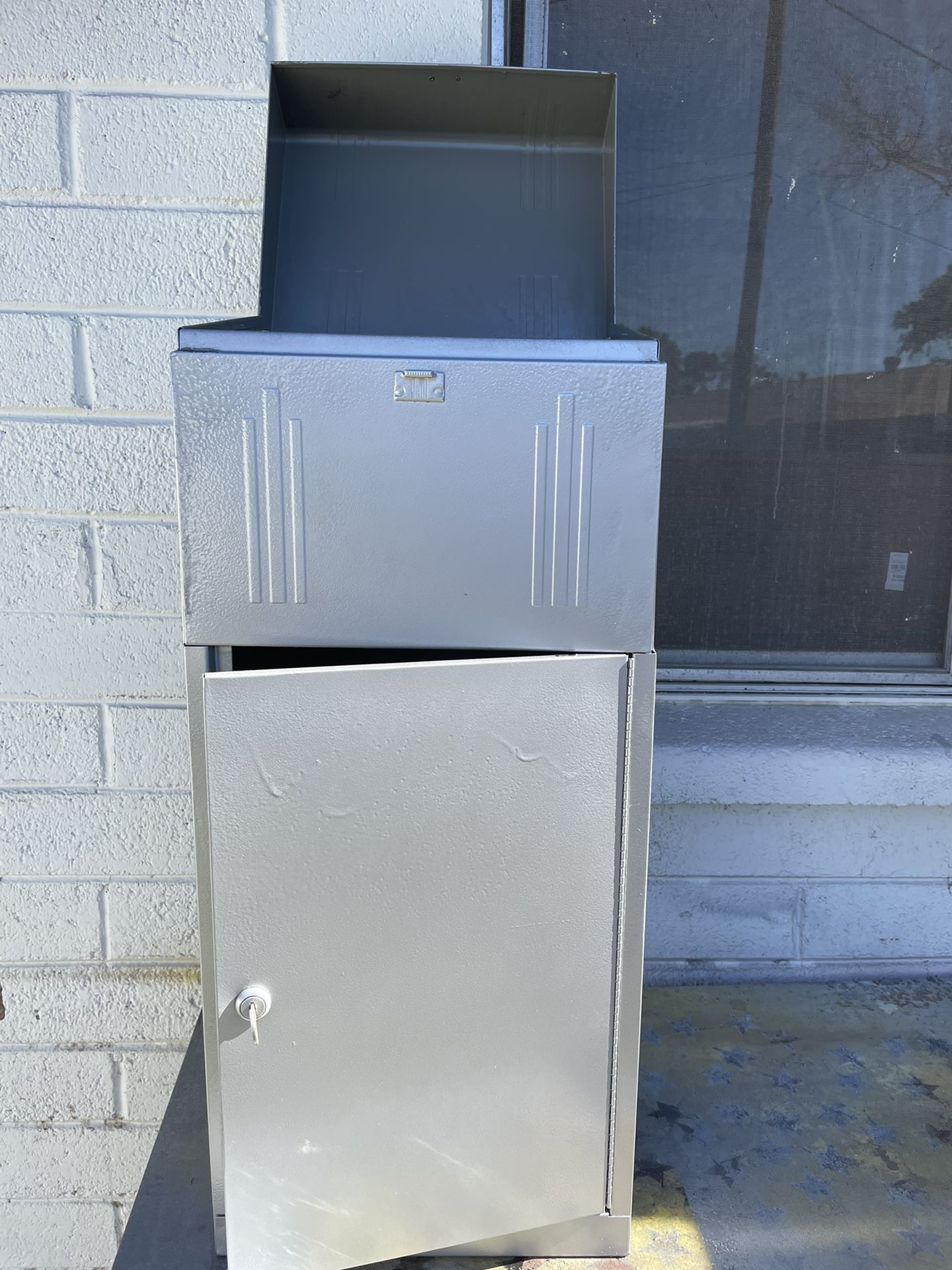 Mini Hammer Storage Locker