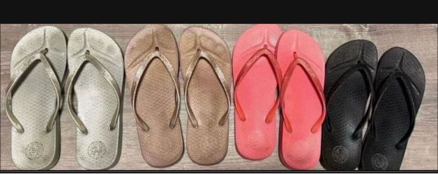 Womens flip flops lot size 8