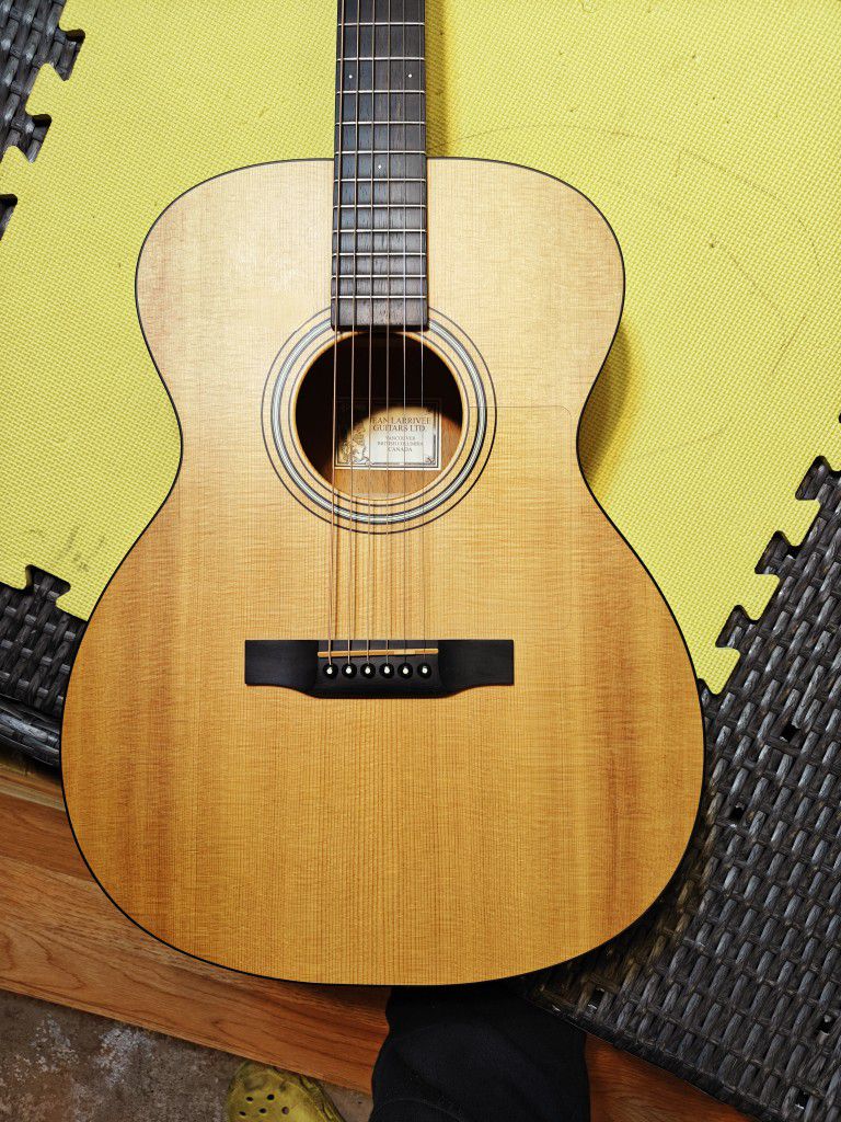 Larrivee OM-03 Acoustic Guitar With Gigbag