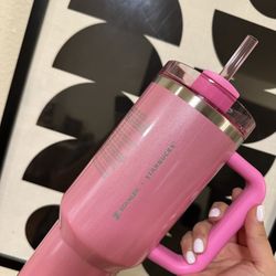 Pink STANLEY x Starbucks Exclusive 