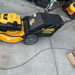 DEWALT 21 in. 196cc E-GOV Engine 3-in-1 Gas RWD Self-Propelled Lawn Mower with High Rear Wheels