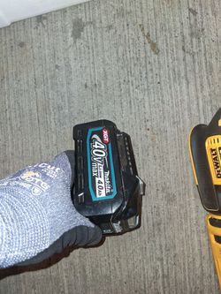 40v 4.0 ah makita battery.  In good condition.