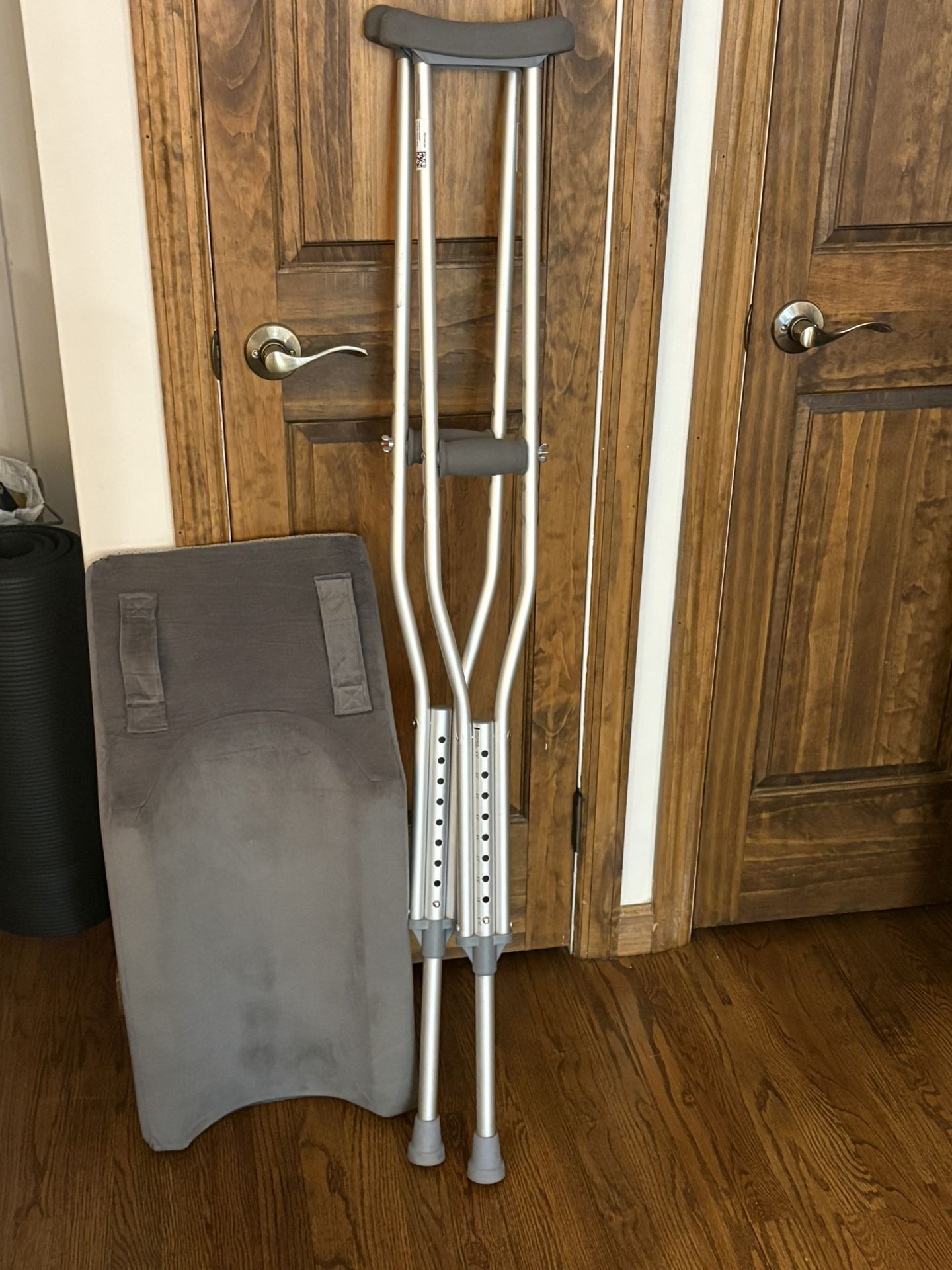 FREE - Crutches and Leg Pillow