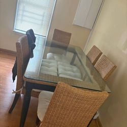 Perfect Condition Wicker Glass Dining Room Table Set 6 Chairs