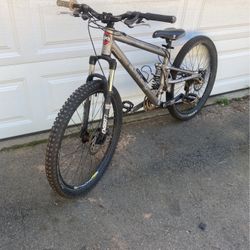 Dirt Jumper - Mountain Bike