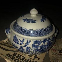 Churchill England Blue Willow China Covered Casserole Dish Soup Tureen w Lid