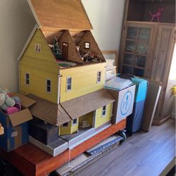 Vintage Doll House awesome!