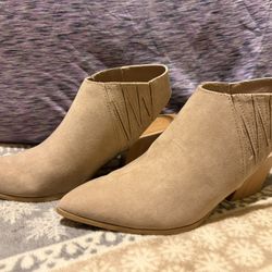 Women's Shoes, Size 8