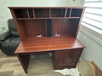 Wood Computer Desk with Hutch