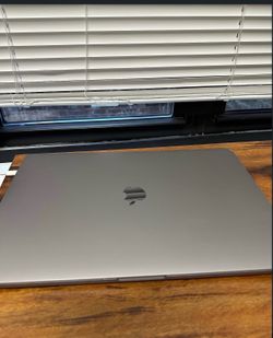 MacBook Pro Touch 16” Space Grey 2.6GHz Intel Core i7 16GB 512GB