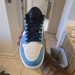 Nike Air Jordan 1 Low
UNC (2021 Men's Size 9 Or Women's Size 10.5 Excellent Condition 