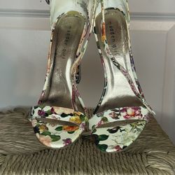 Madden Girl Floral Heels 🌸
