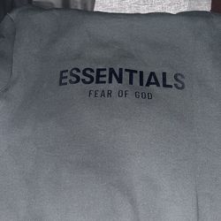 Essantial hoodie medium