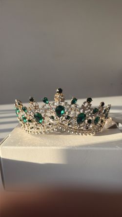 Tiara and necklace