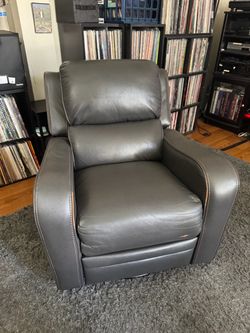 Living Spaces Scorpio Swivel Glider Recliner – Grey
