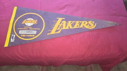 LAKER PENNANT VINTAGE