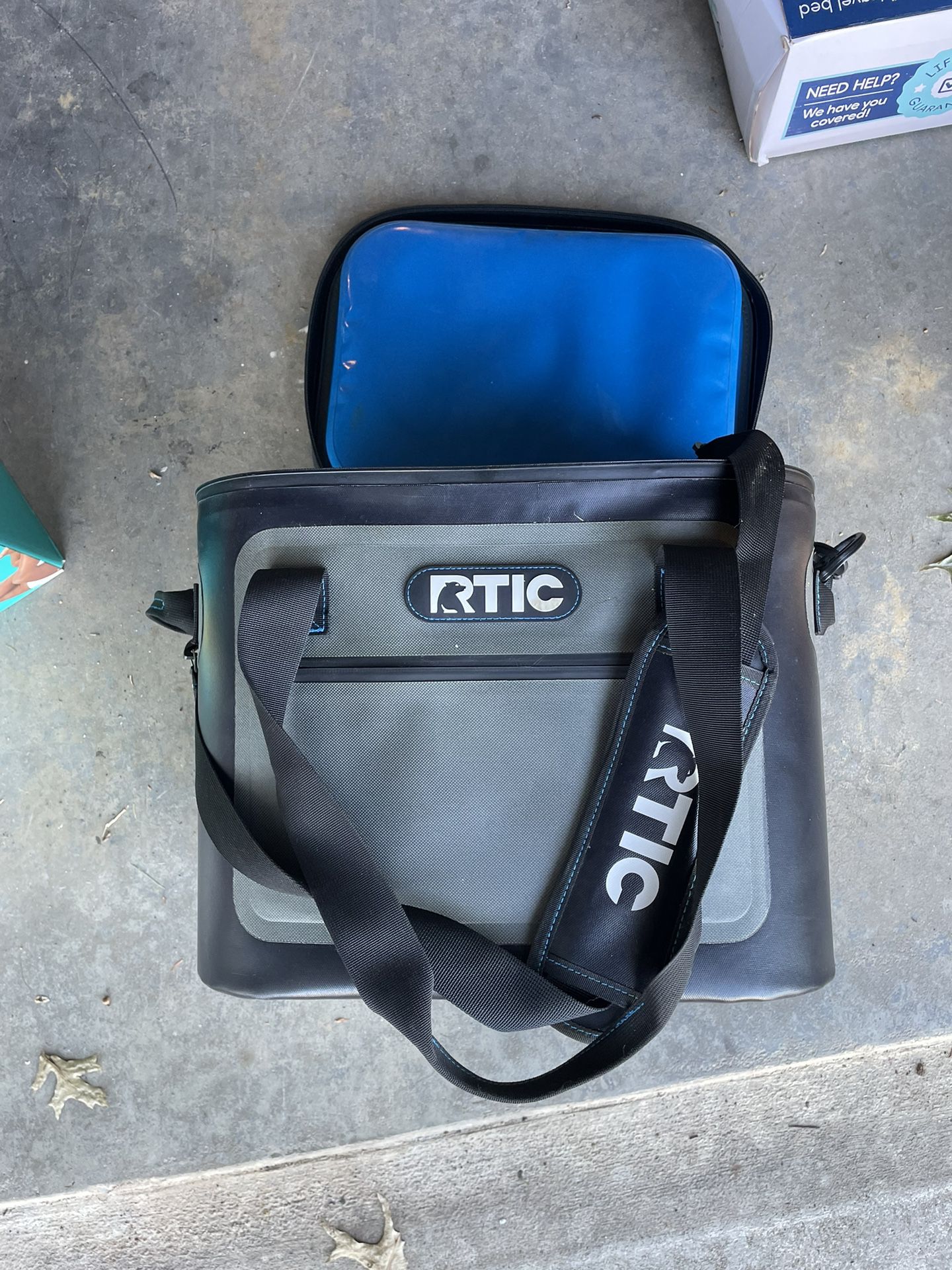 RTIC Soft pack 30 Cooler - Zipper Broken Pull for Sale in Reading