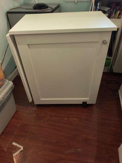 Sewing cabinet