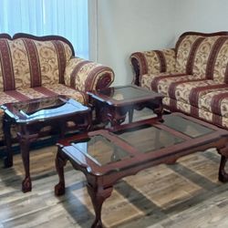 sofa  vintage,  sala de 2 piezas y 3 mesas  en buenas condiciones