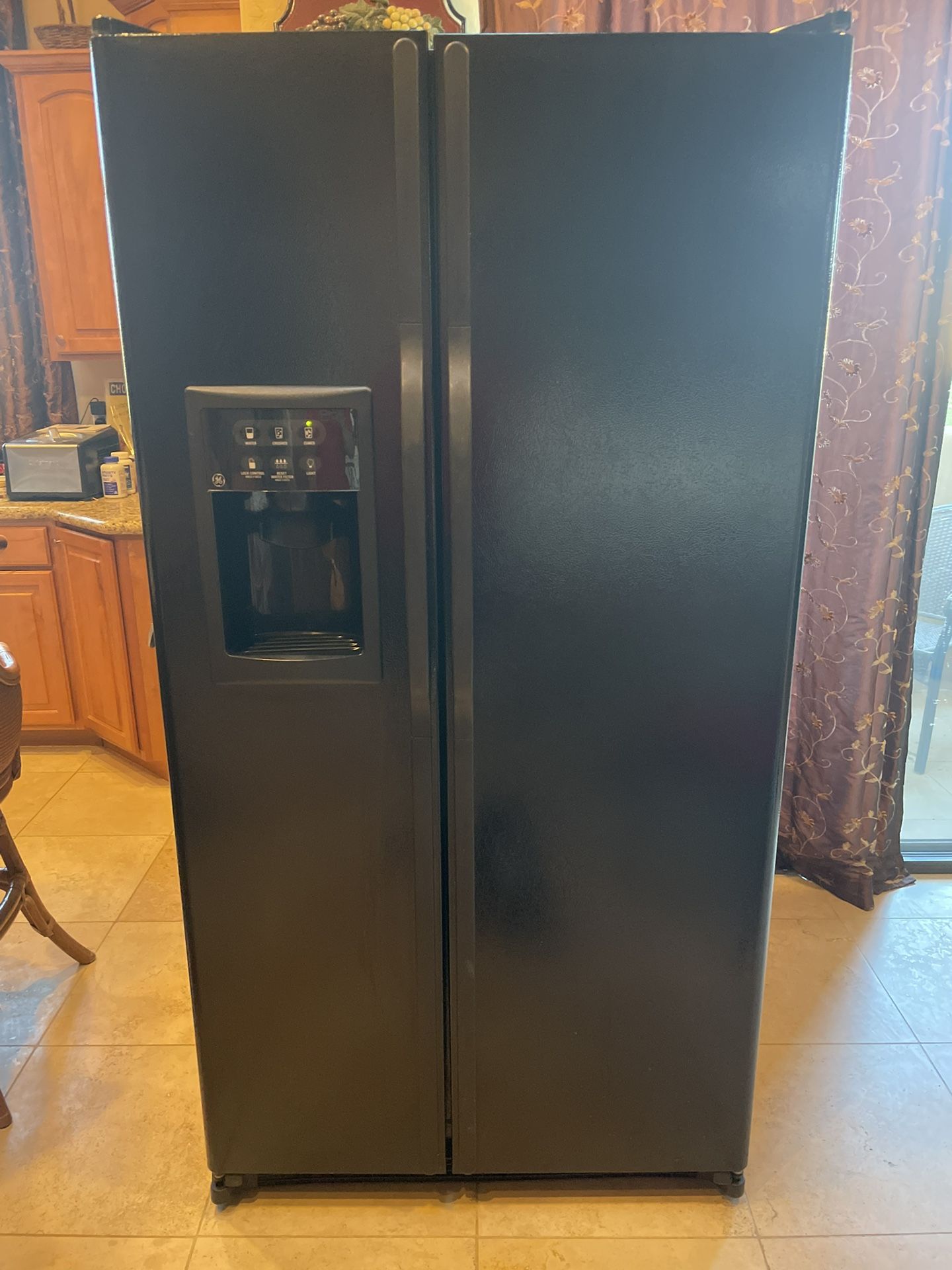 GE Side-by-Side Refrigerator (black)