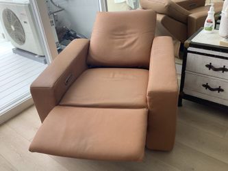 Pottery Barn Larkspur power recliner (2)