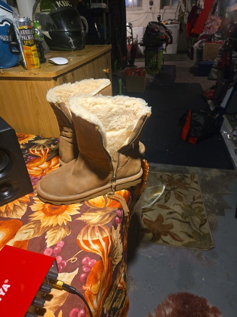 Bear paw Boots Woman Size 9