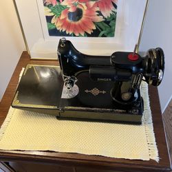 Singer Featherweight 221 Sewing Machine Sews Perfect 