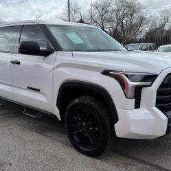 2023  T U N D R A SR5