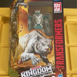 Transformers Toys Generations War for Cybertron: Kingdom Voyager Tigatron Action Figure