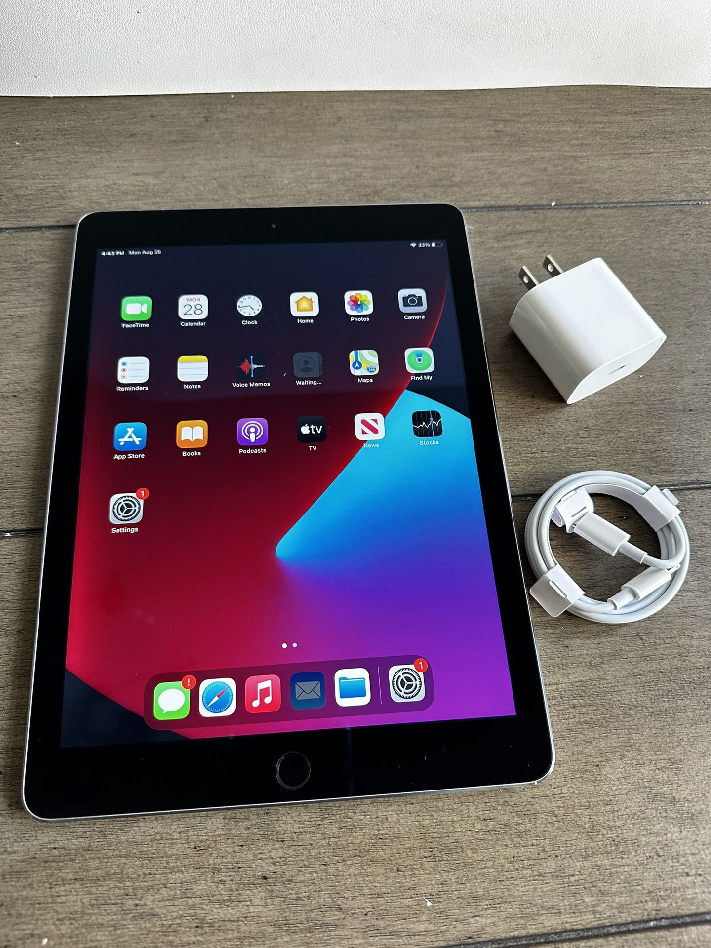 Wi-Fi Apple iPad 5th Gen 128GB 9.7in Touchscreen Tablet