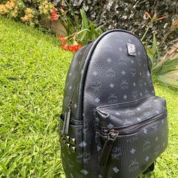 Black mcm backpack (READ DESCRIPTION)