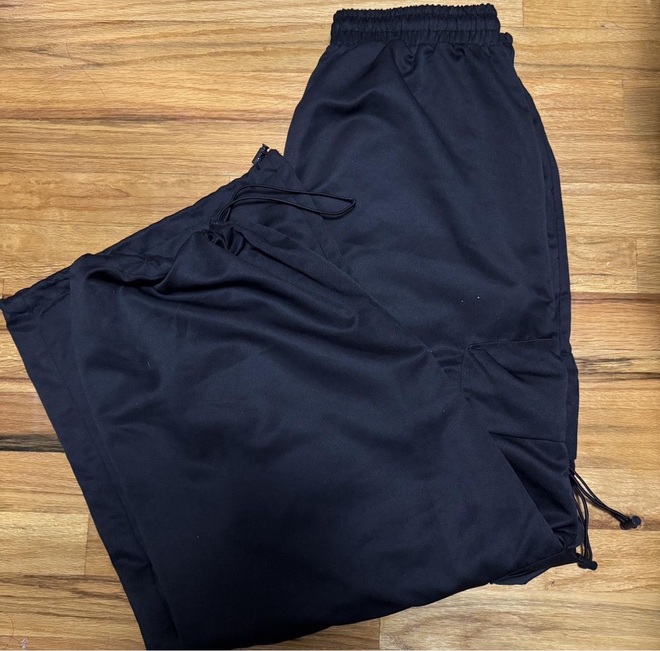 Black cotton cargos with a relaxed fit #skater