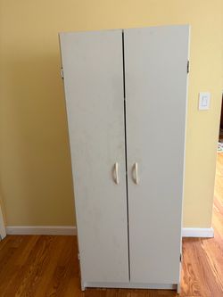Storage cabinet