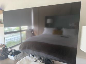 Hisense 55” 4K Roku Smart TV – moving ✈️ needs to go
