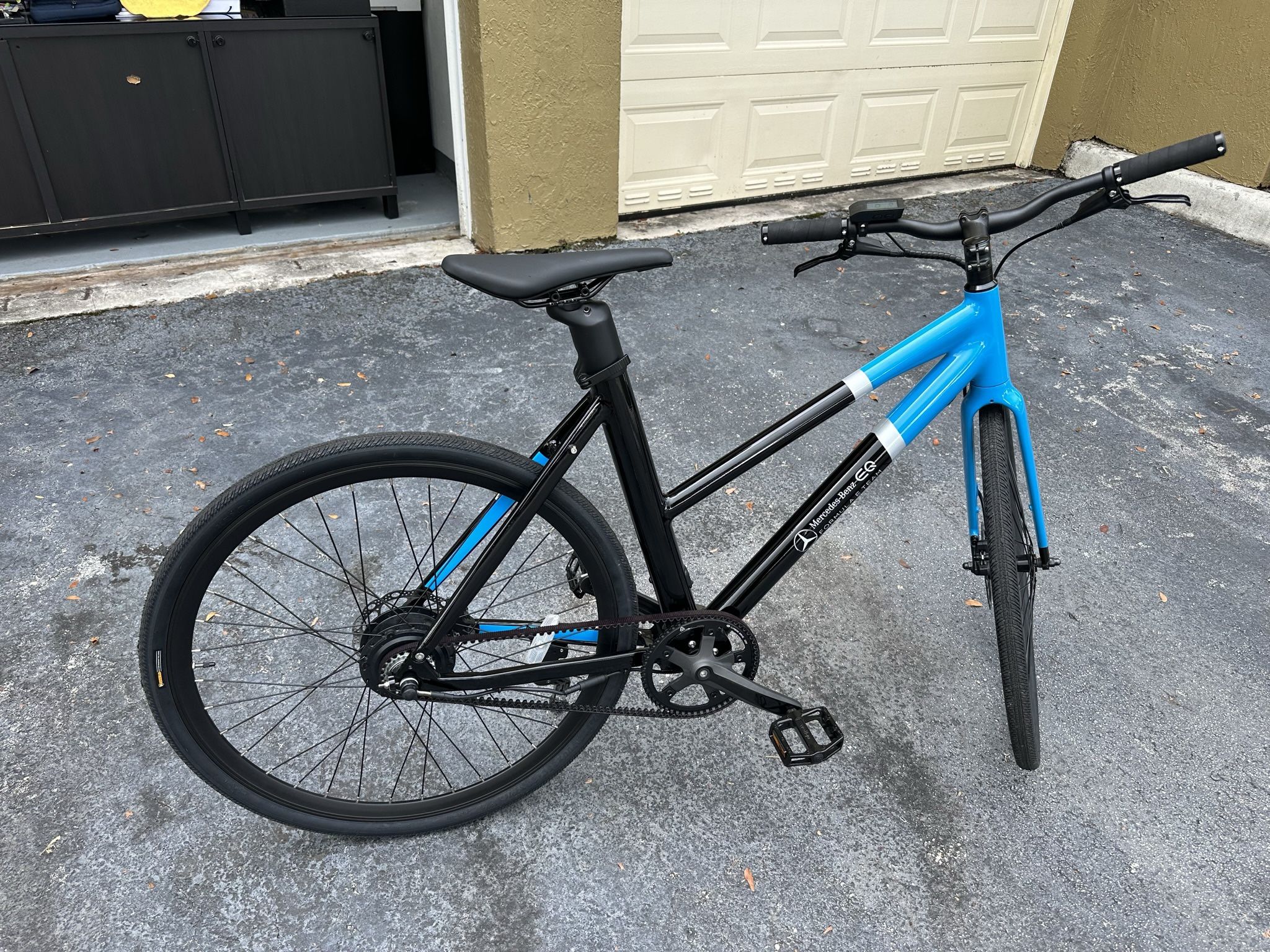 Bike Bicycle Electric Mercedes Benz EQ Formula E Team City Racer ebike Made in Germany   Equipped with disc brakes eBike 