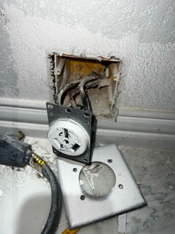 Se asen trabajos de electricidad aún buen precio