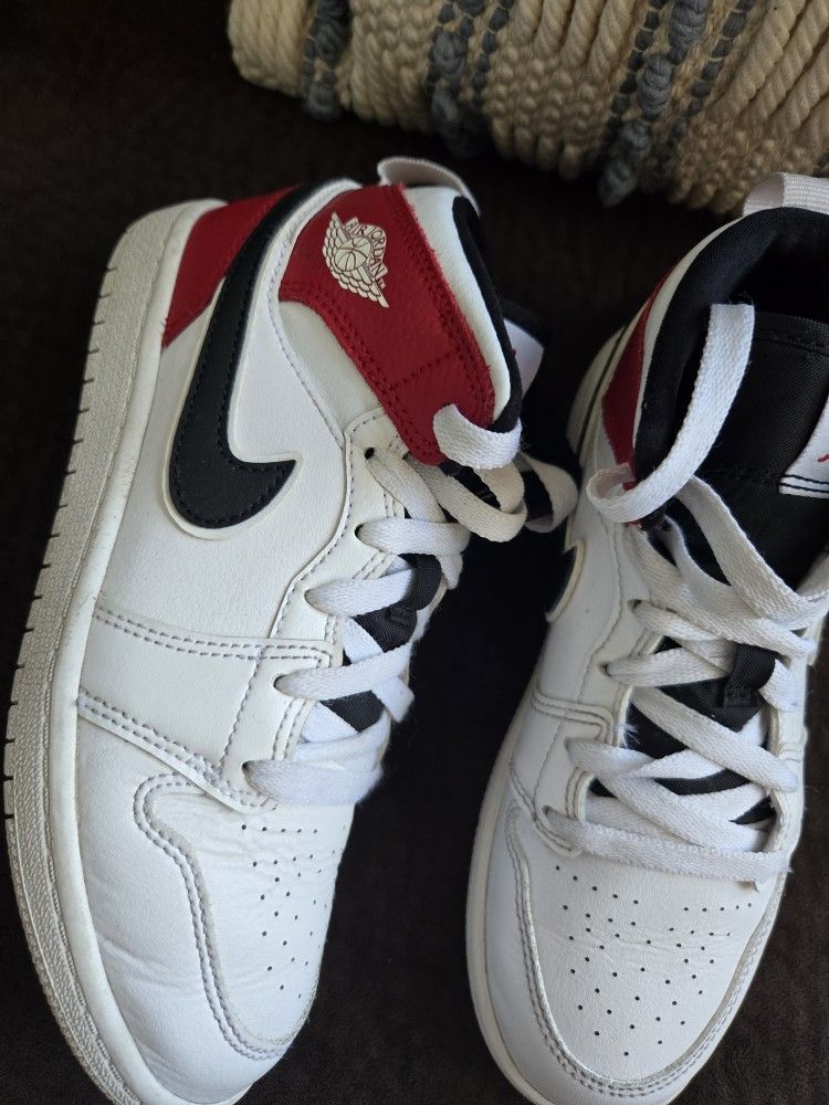 Nike Jordan Size 2.5Y Shoes