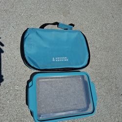 ANCHOR 3 QUART BAKING DISH WITH LID AND CARRYING CASE
