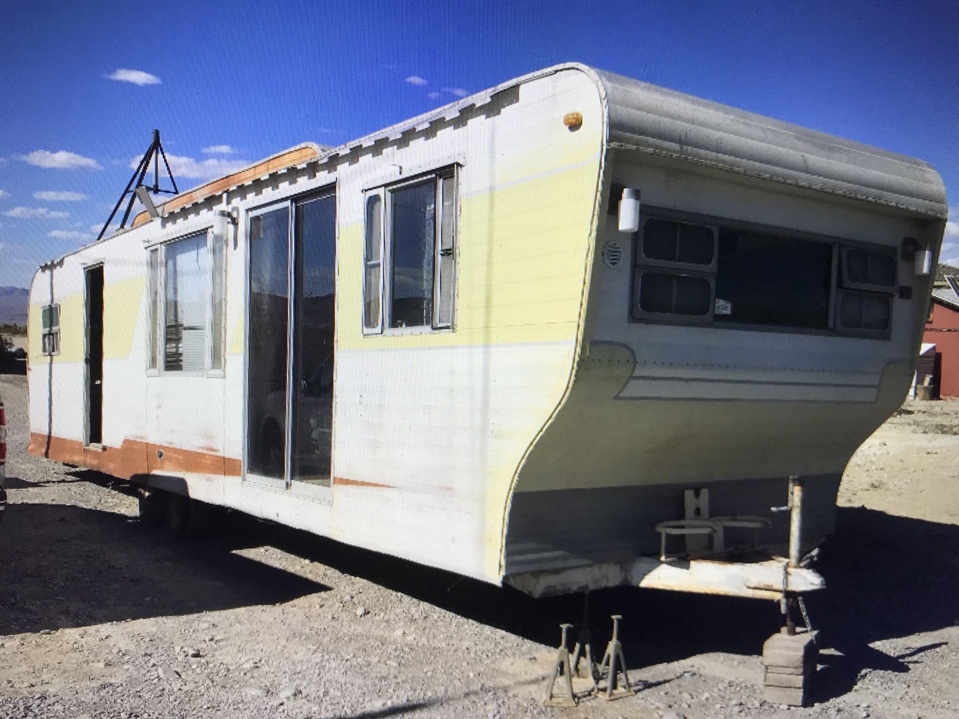 Vintage Mobile Home (Please Fully Read Description
