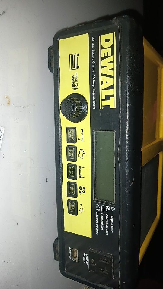 DeWalt Battery Charger And Maintainer