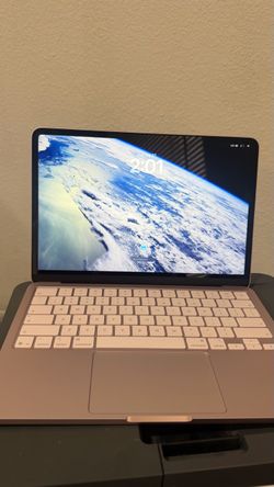 Mac book Neo like new